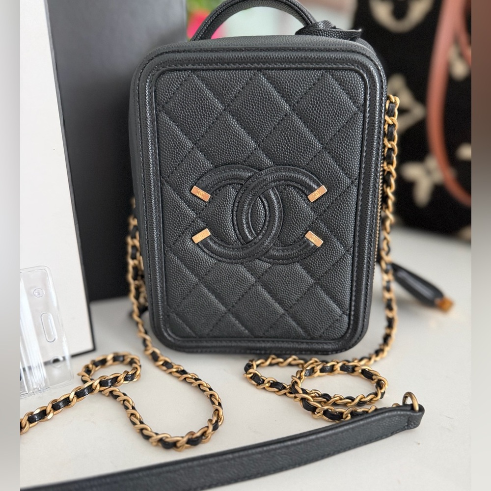 CHANEL Filigree Vertical Vanity Case Quilted Caviar EUC Box 2 COA’s ~ FLASH SALE